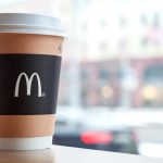 Bicchieri riciclabili e compostabili: Mc Donald e Starbucks lanciano la sfida