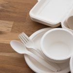 Packaging biodegradabile derivato da latte e gusci di mandorle