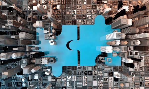 Due pezzi di un puzzle che si uniscono che simboleggiano la partnership fra aziende