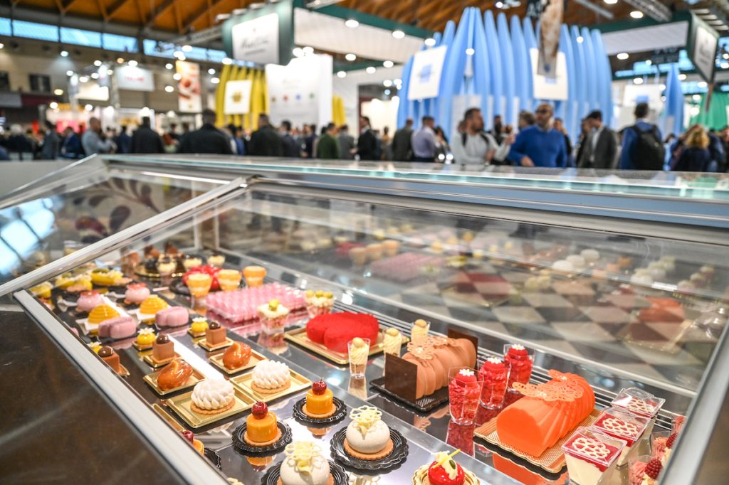 Manifestazione Sigep banco di pasticceria