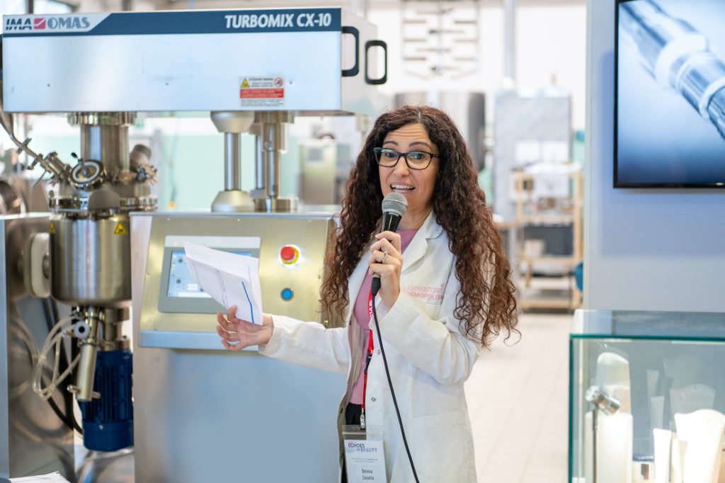 Live demostration produzione crema mani nel Turbomix CX-10 a cura di Serena Zanella, Cosmetologa e titolare di Laboratorio Cosmopolita